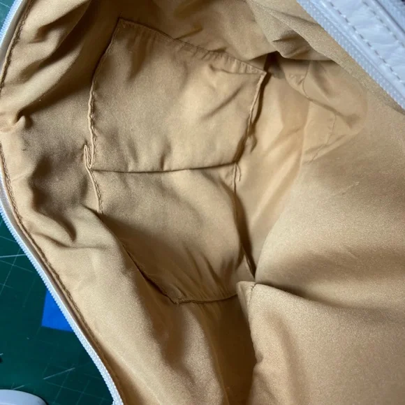 Bueno White Shoulder Bag with Textured Panel - Picture 6 of 7